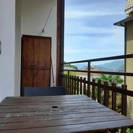 Lora Apartman Como